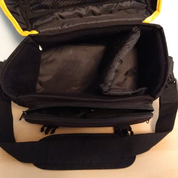 SOLD Nikon Camera Bag Padded Black - Picture 6 of 10